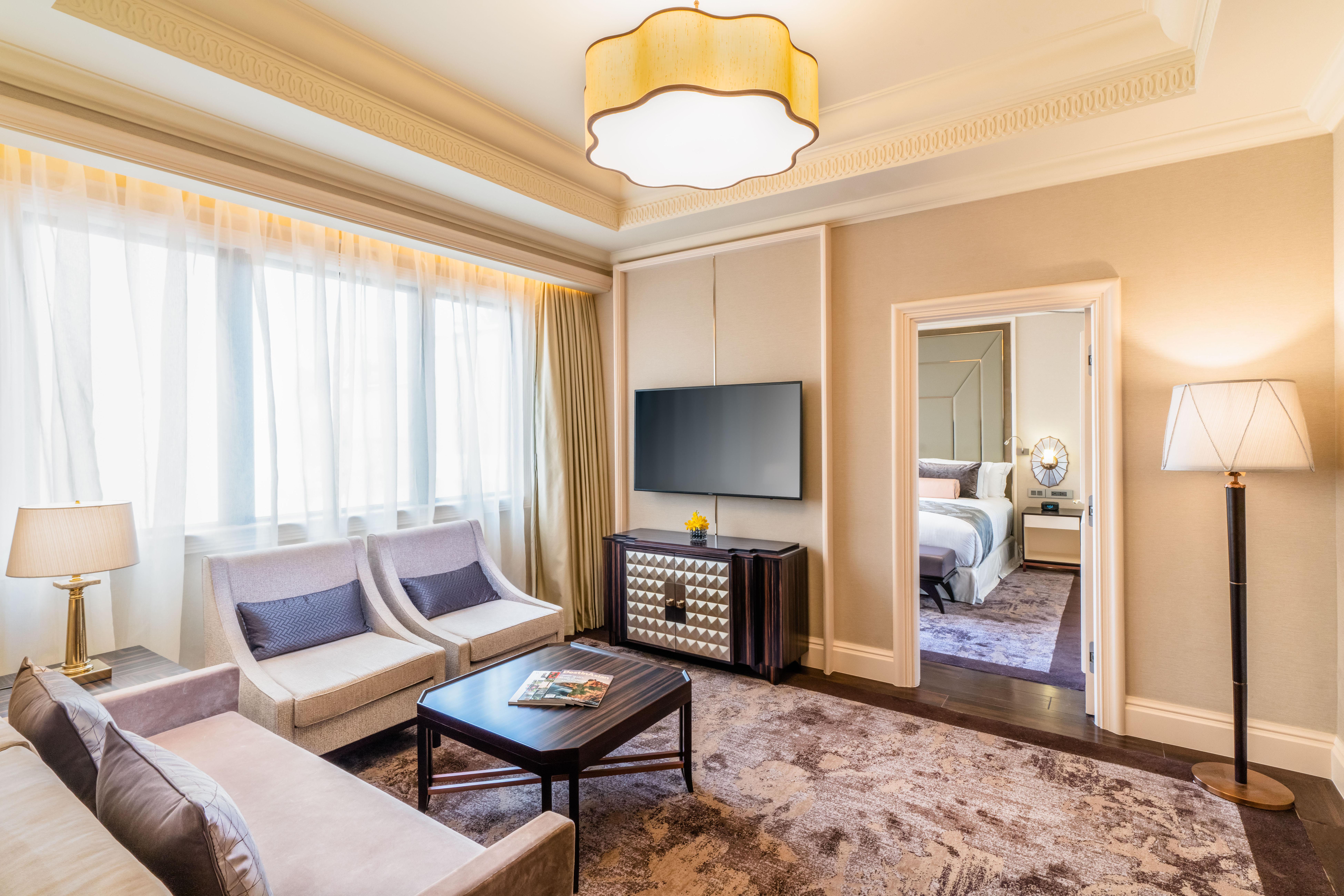 Caravelle Saigon Otel Ho Şi Min Dış mekan fotoğraf A suite at the hotel