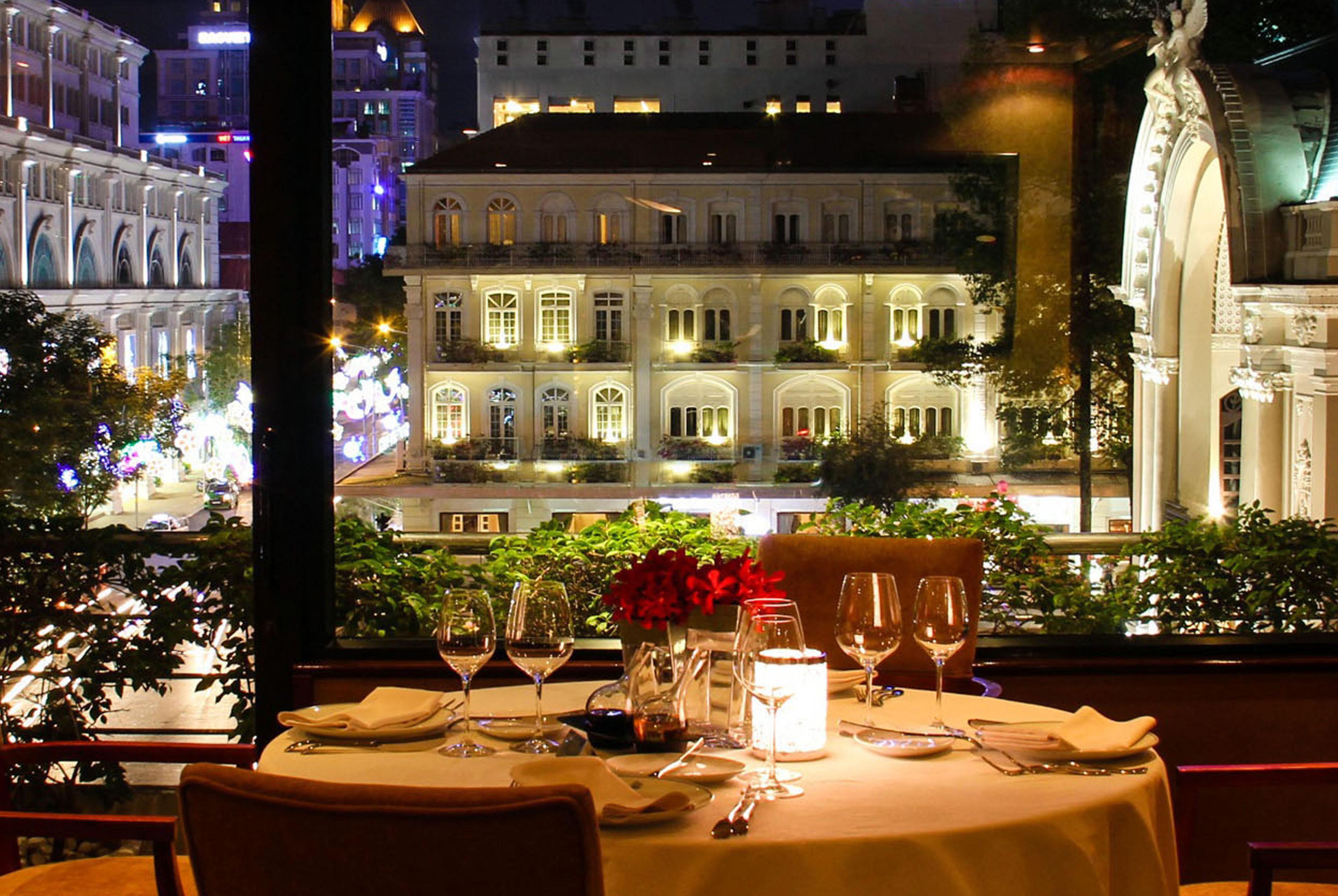 Caravelle Saigon Otel Ho Şi Min Dış mekan fotoğraf The view from the restaurant